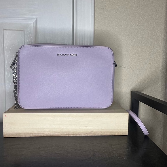 Michael Kors Lilac Jet Set Crossbody Bag - Picture 7 of 16